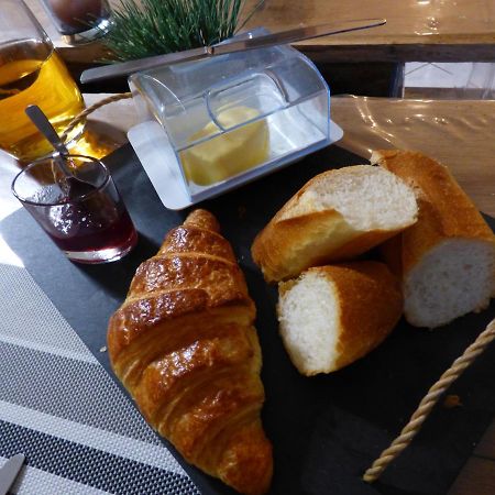 مبيت وإفطار Montbizot Les Petites Brosses المظهر الخارجي الصورة
